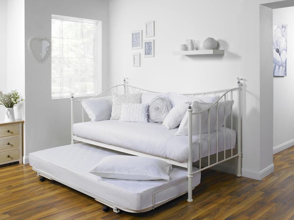 What are some benefits of daybeds with trundle?