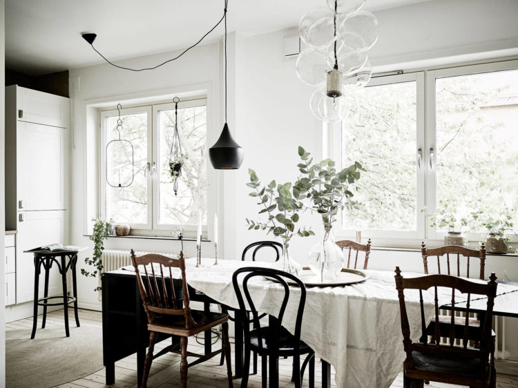 black and white dining room with plants via stadshem