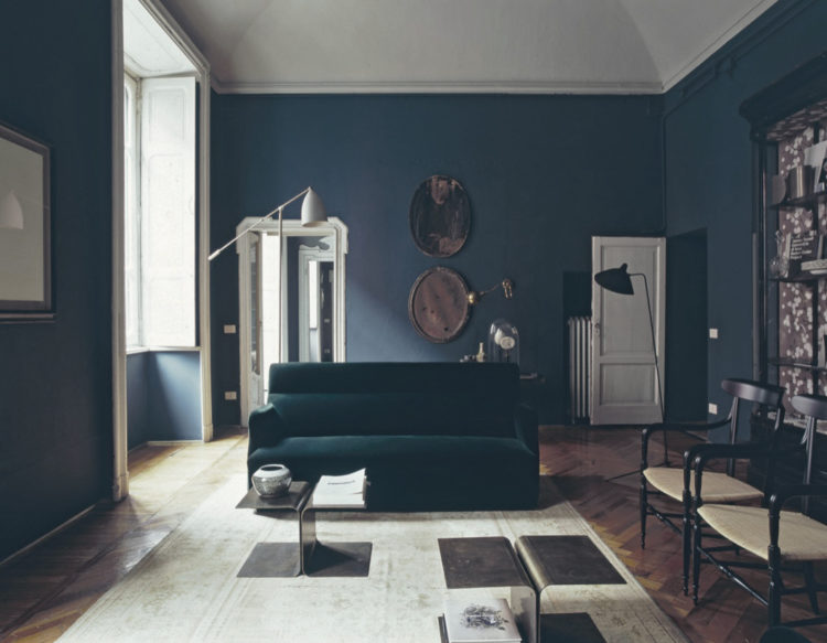 dark blue walls by dimore studio