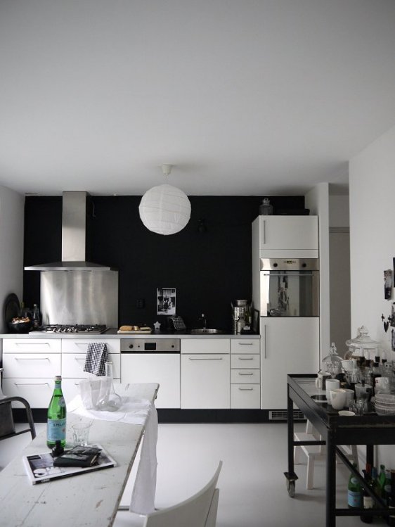 Desiree's black and white kitchen