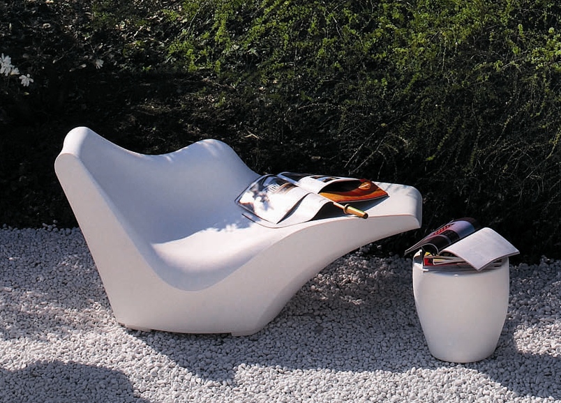 Tokyo Pop Chaise from gomodern.co.uk
