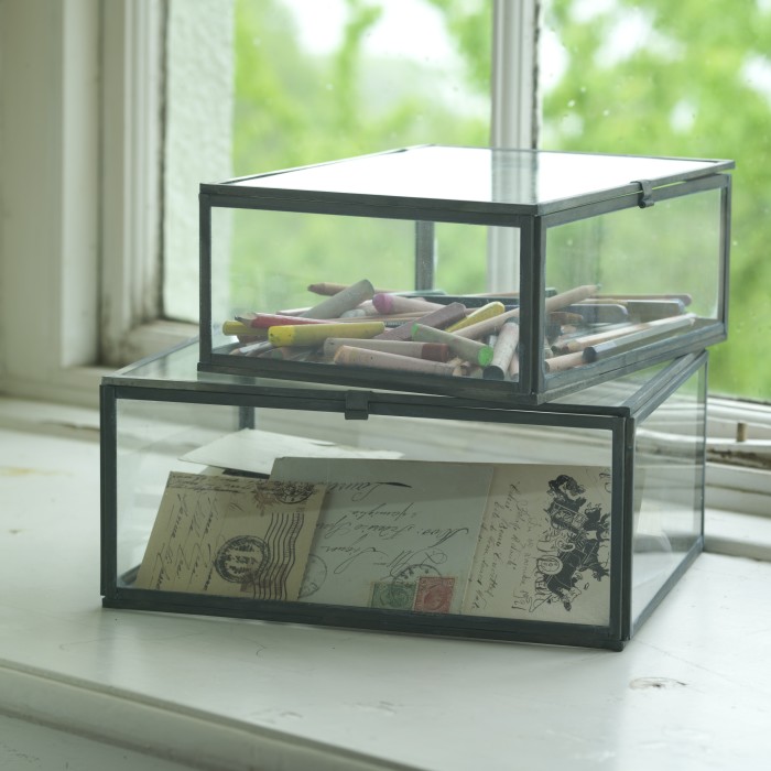 Oni glass box