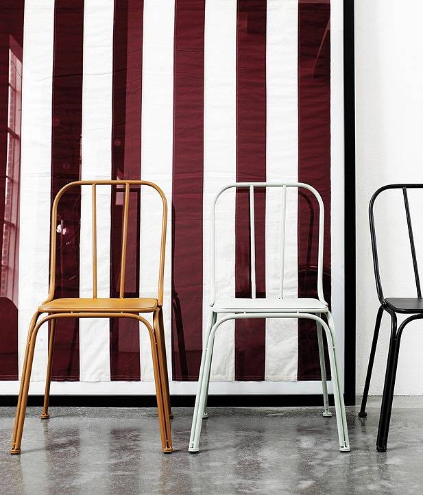 coloured metal chairs from ideahomeco