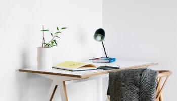 A desk byAlex from occa-home