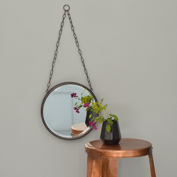 round-mirror-with-chain-from miafleur