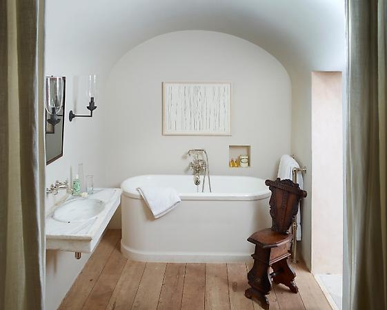 bath in alcove by simon upton for rose uniacke