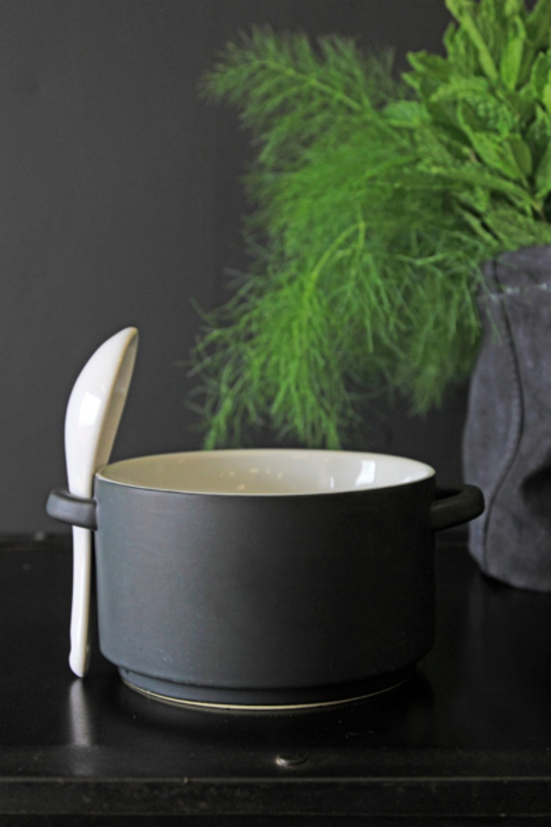 black-broth-bowl-with-spoon-27789-p