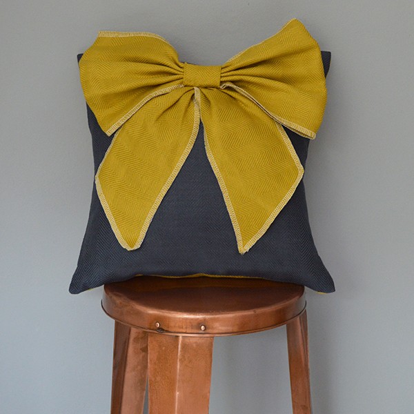 bow-linen-cushion-mustard-3551 (1)