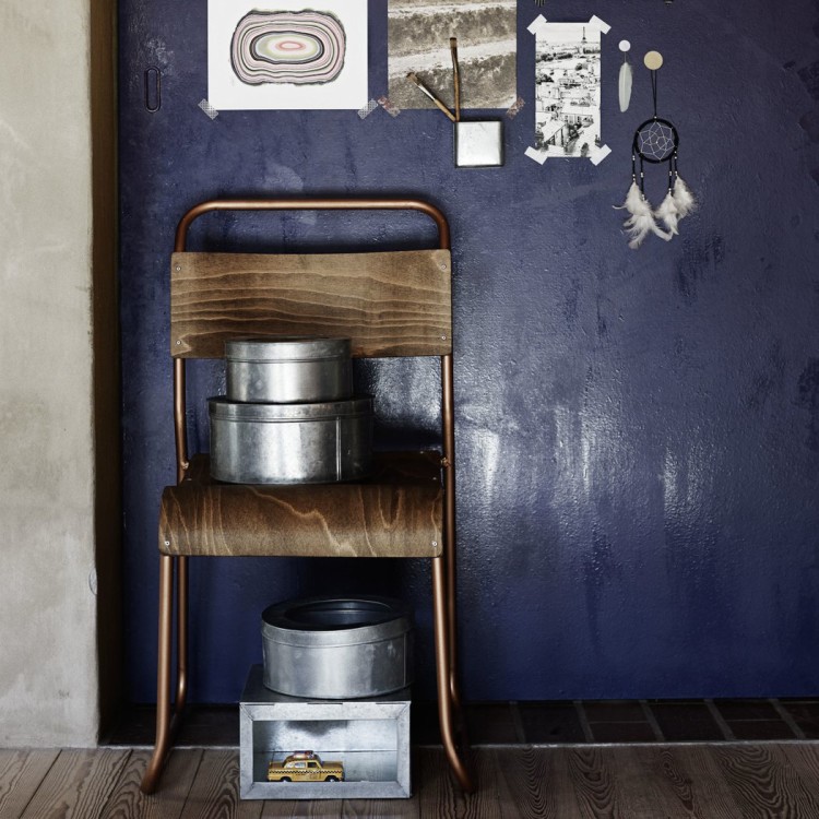 copper plywood chair, navy blue wall, gloss