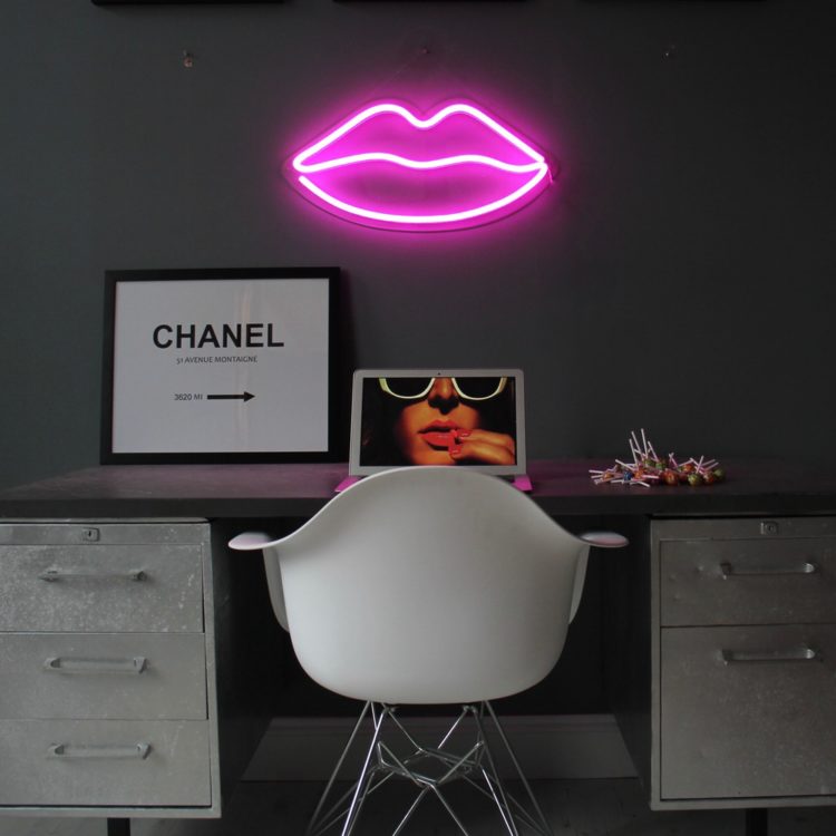 pink neon lips by bag and bones