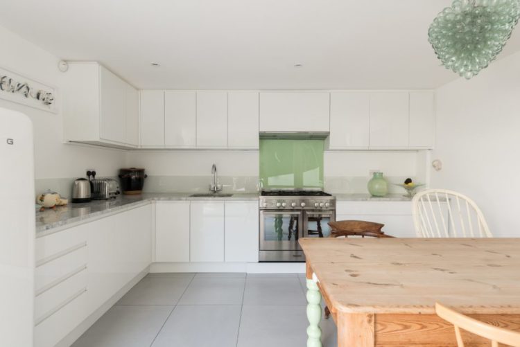 white-kitchen-and-farmhouse-table
