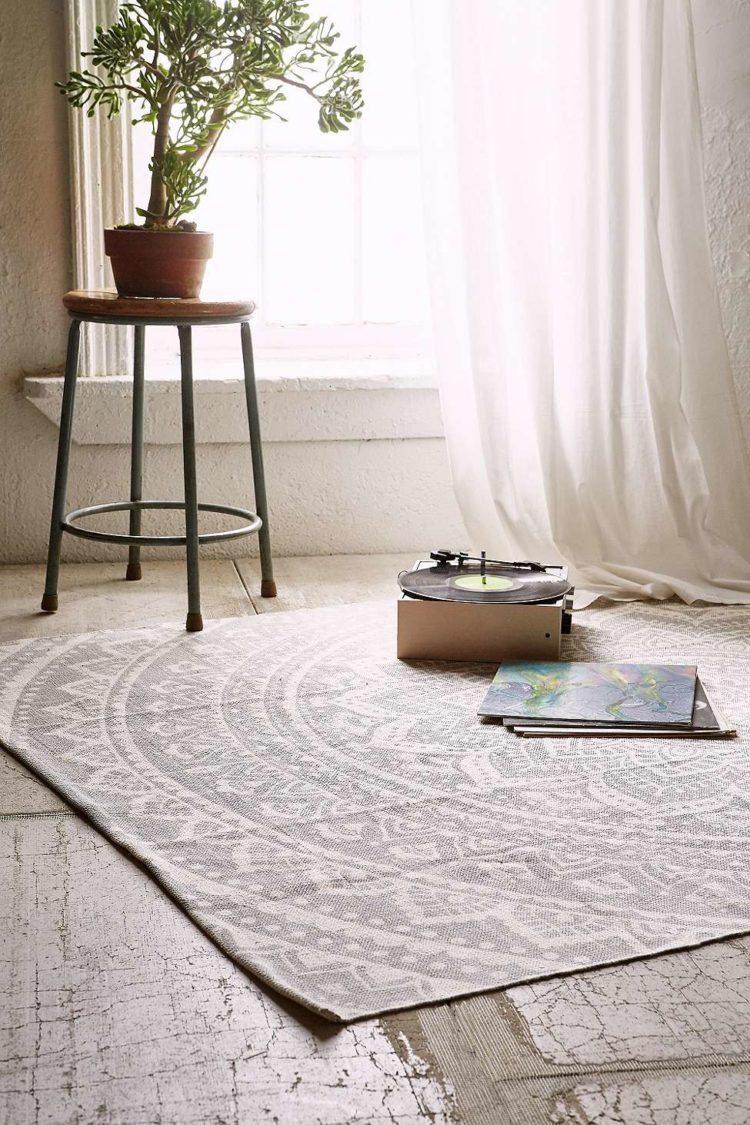 sahara medallion round rug from urban outfitters