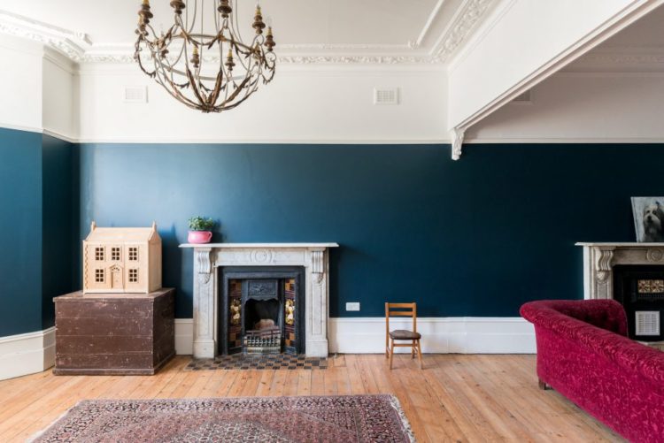 dark-blue-walls-and-wooden-floors-via-the-modern-house