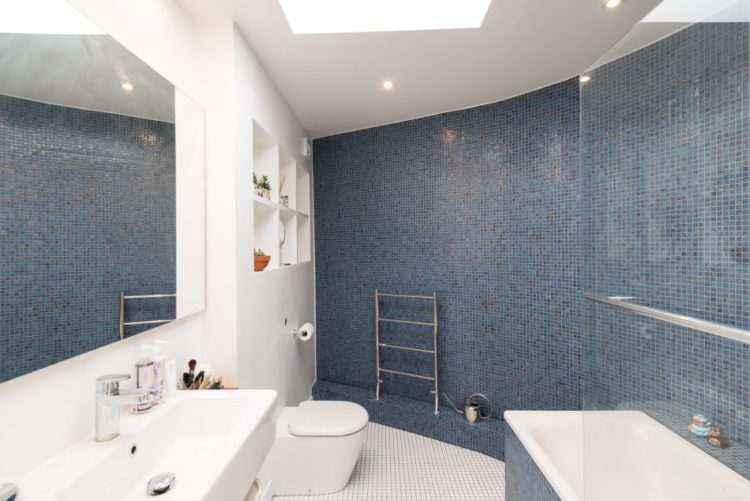navy-blue-bathroo