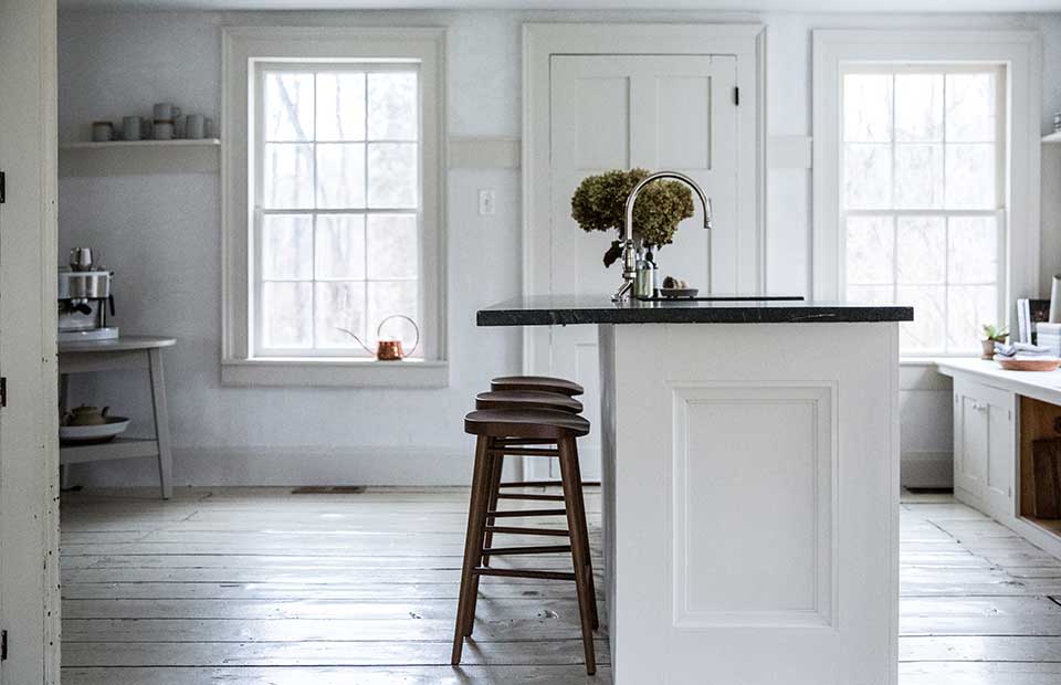 white modern rustic kitchen via jerseyicecreamco