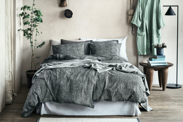 black and white bedding with green accessories via hmhome