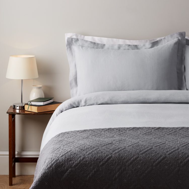 Soak & Sleep - Soft blue french linen, with throw