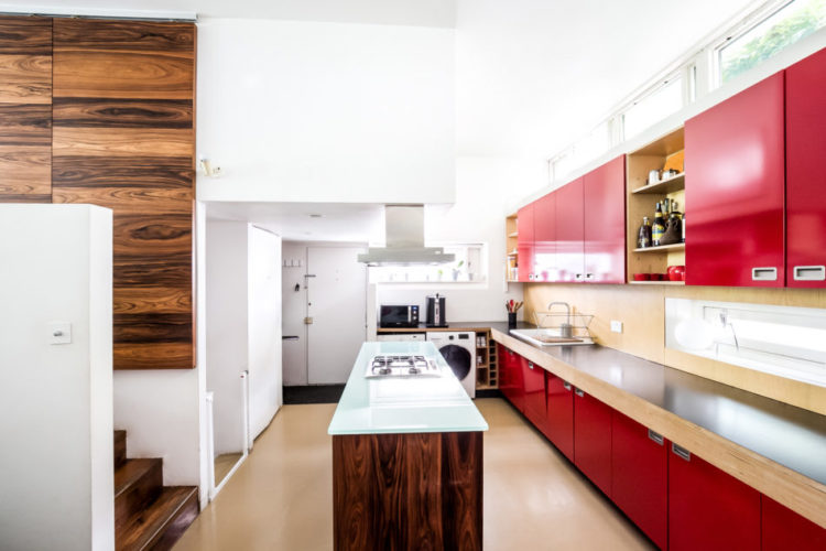 red kitchen via the modern house