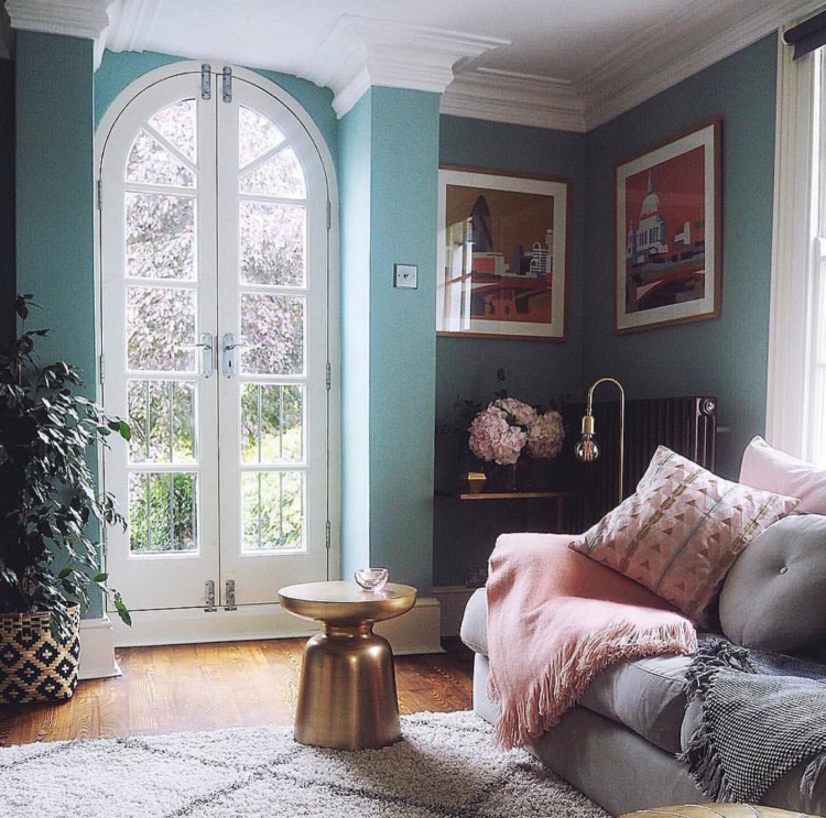 blue sitting room by Melanie Lissack