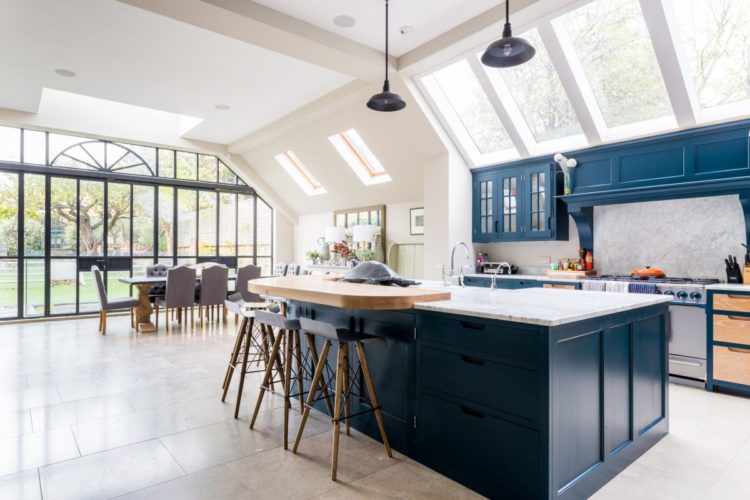 navy blue kitchen via shootfactory