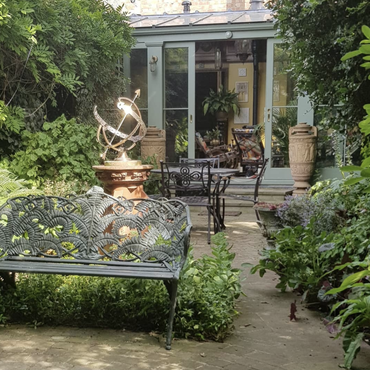 garden by Simon Hurst Houzz and ES Property award winner