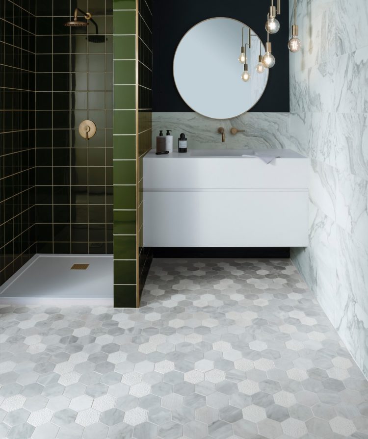 Kate Watson-Smyth takes a look at visualiser apps and in particular the Topps Tiles allows you configure your room with tiles, like a classic emerald square design for the shower and a hexagon design for the floor make a elegant combination #madaboutthehouse # tiledbathroom #toppstiles
