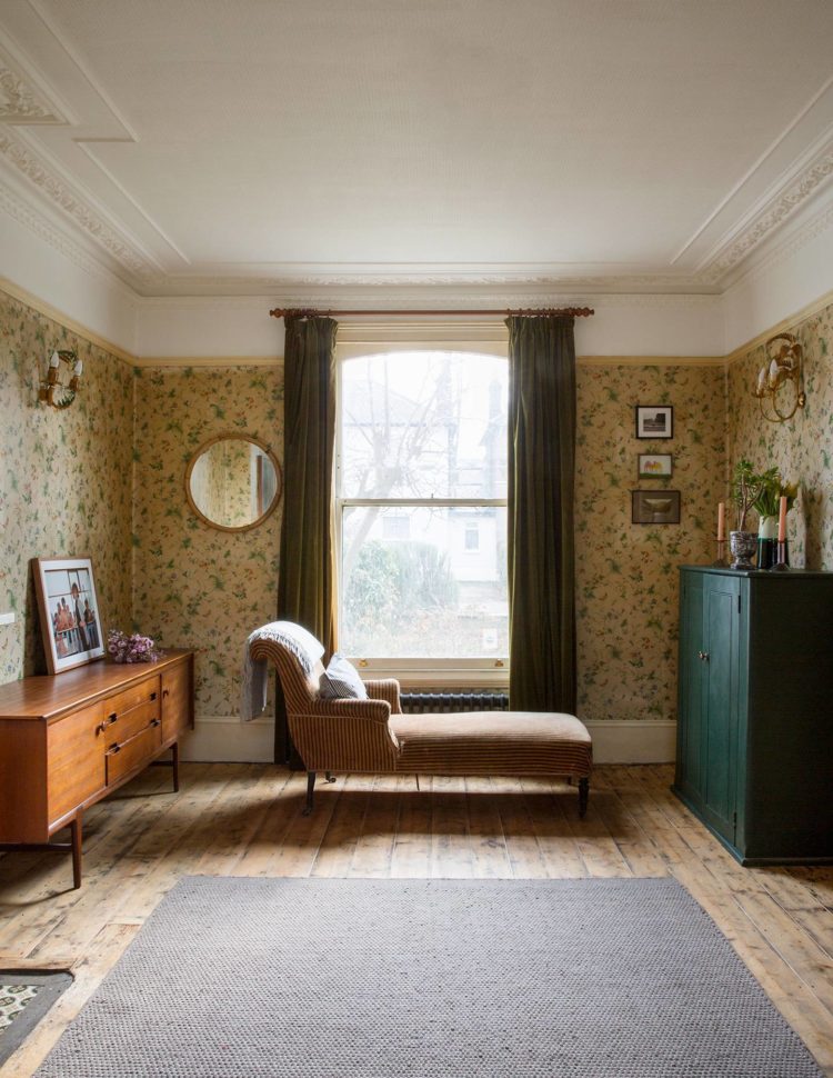 laura jackson vintage wallpaper via house and garden owen gale