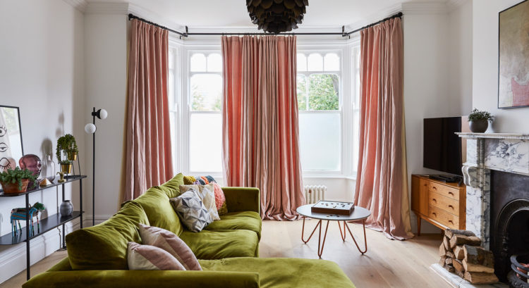 Bay window linen fabric by Lizzo (photography Veerle Evans