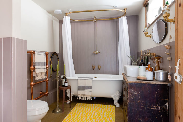 lavender bathroom via amazingspace.co.uk