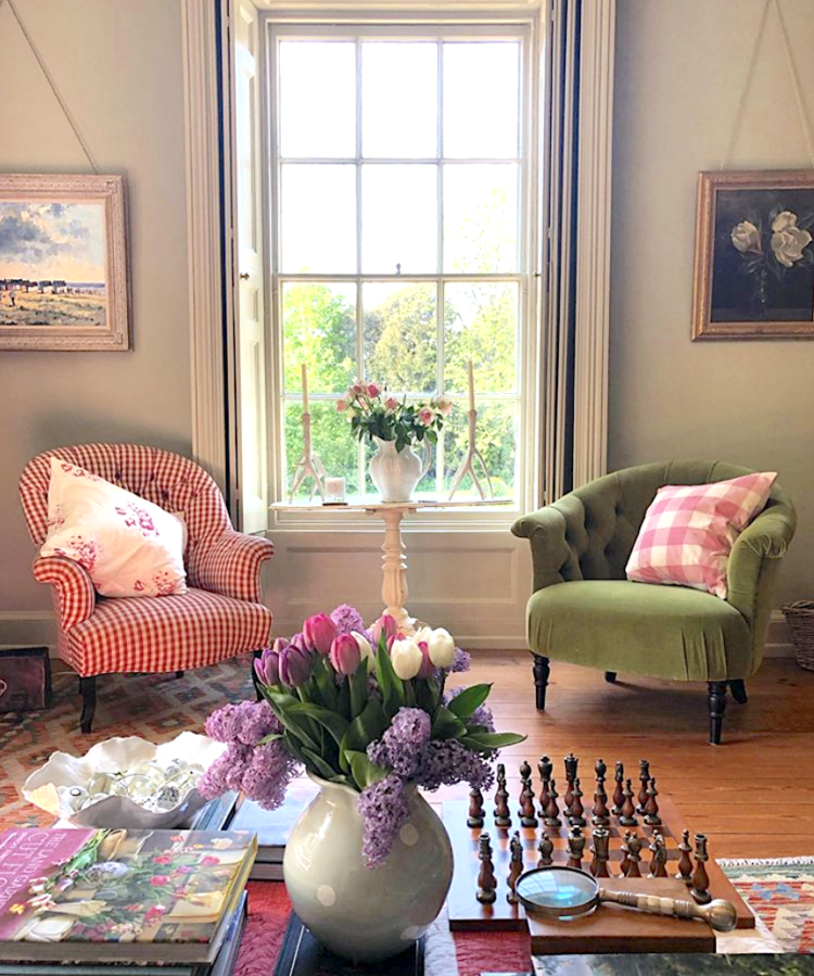 pink and green seating area by Paula Sutton of @hillhousevintage