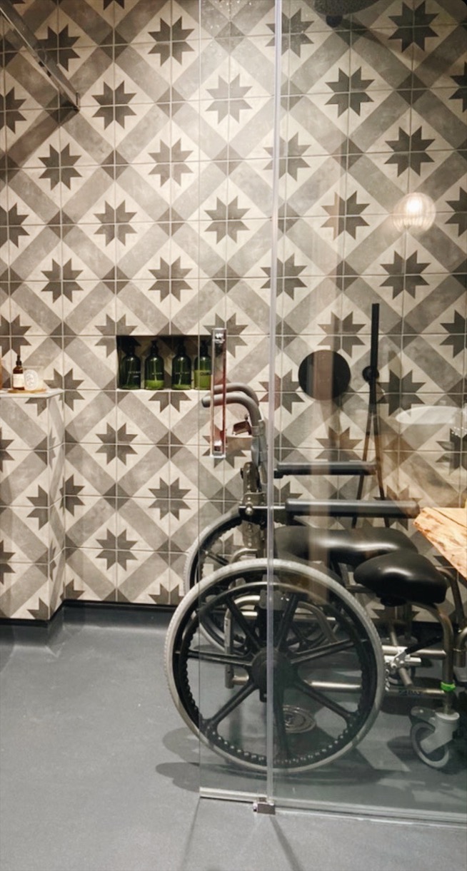 wheelchair accessible bathroom belonging to Jo @wheelieliving