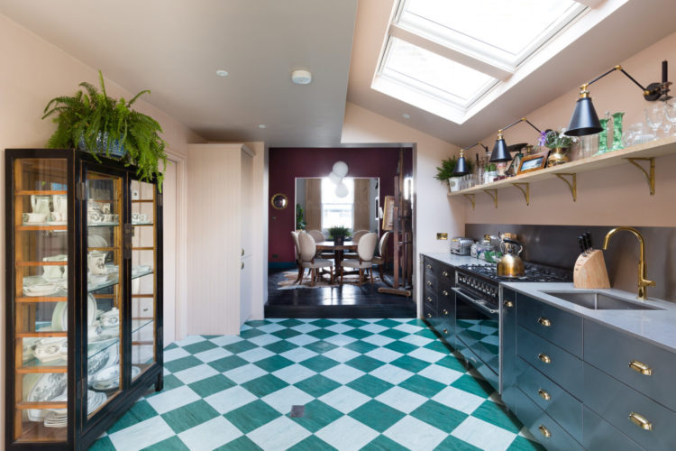 chequered floor via the modern house