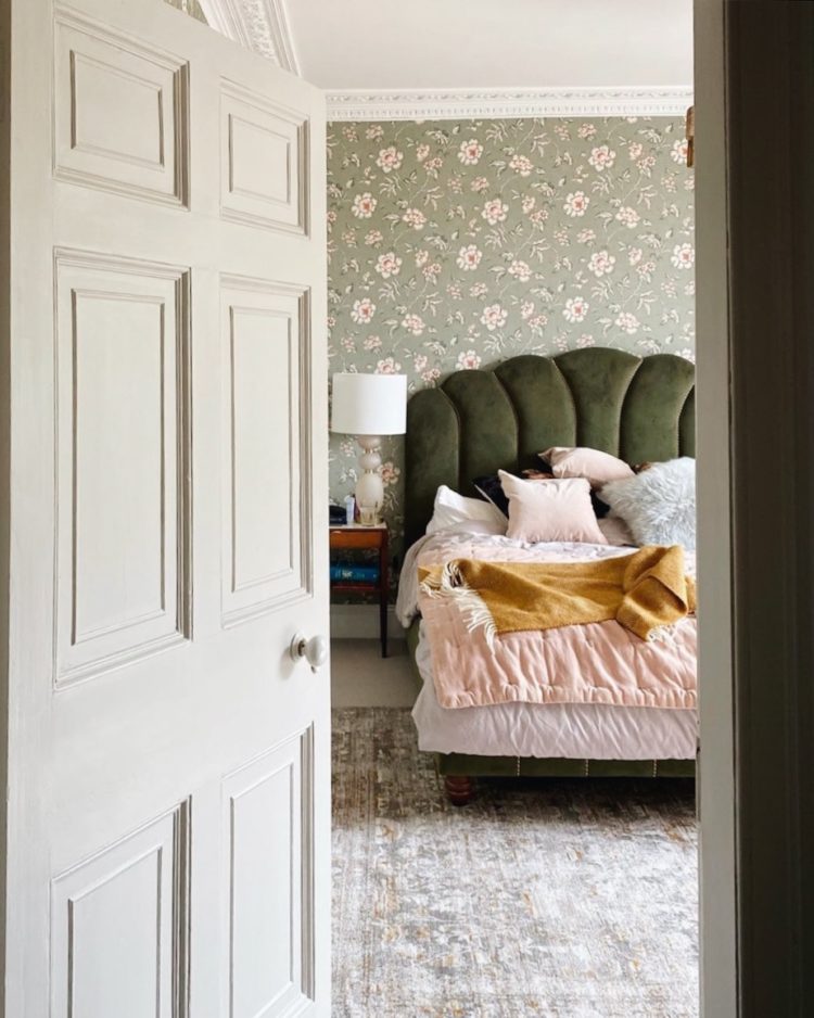 green velvet bed from soho home and wallpaper from borastapeter in the gorgeous home of Ruth Crilly @casacrilly