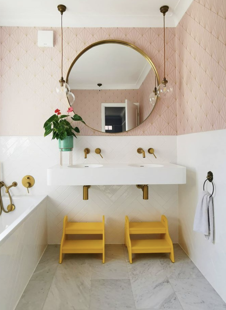 pink and white kitchen with yellow colour distrupting stools image by homemade_hannah @hellochrissyt and @plasticswaptastic’s
