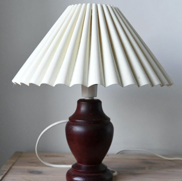 dark wood lamp base (not shade) via Alice on Narchie £10
